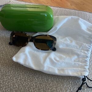 Retro Kate Spade sunglasses with  lens clothe and dust bag